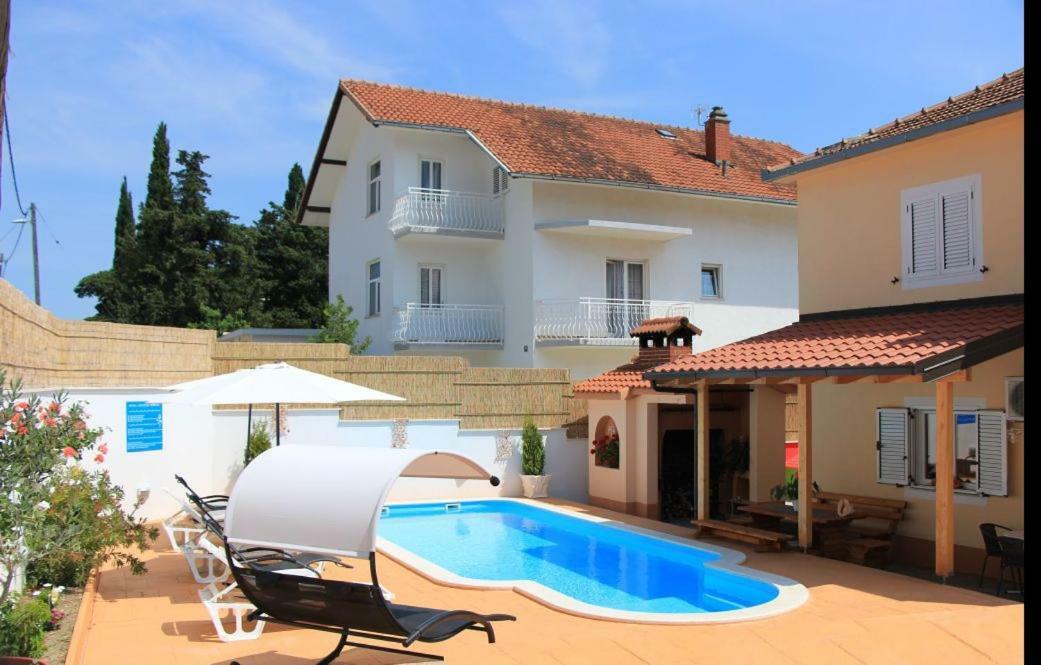 Apartment Darija With Private Pool Каштела Экстерьер фото