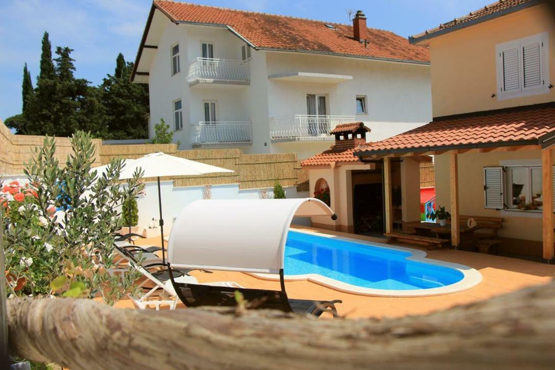 Apartment Darija With Private Pool Каштела Экстерьер фото